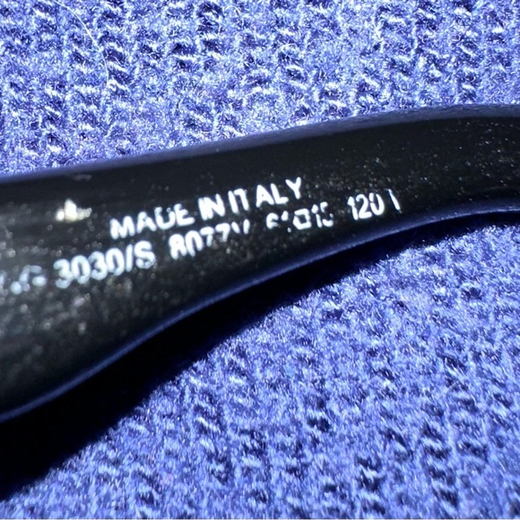 Black and gold Gucci sunglasses - Picture 5 of 5